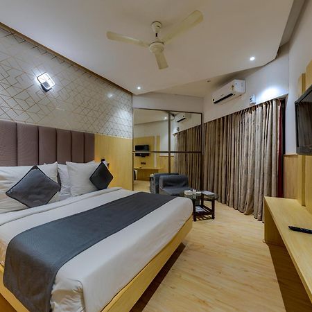 Hotel Surya Executive 3 Star Hotel Солапур Экстерьер фото