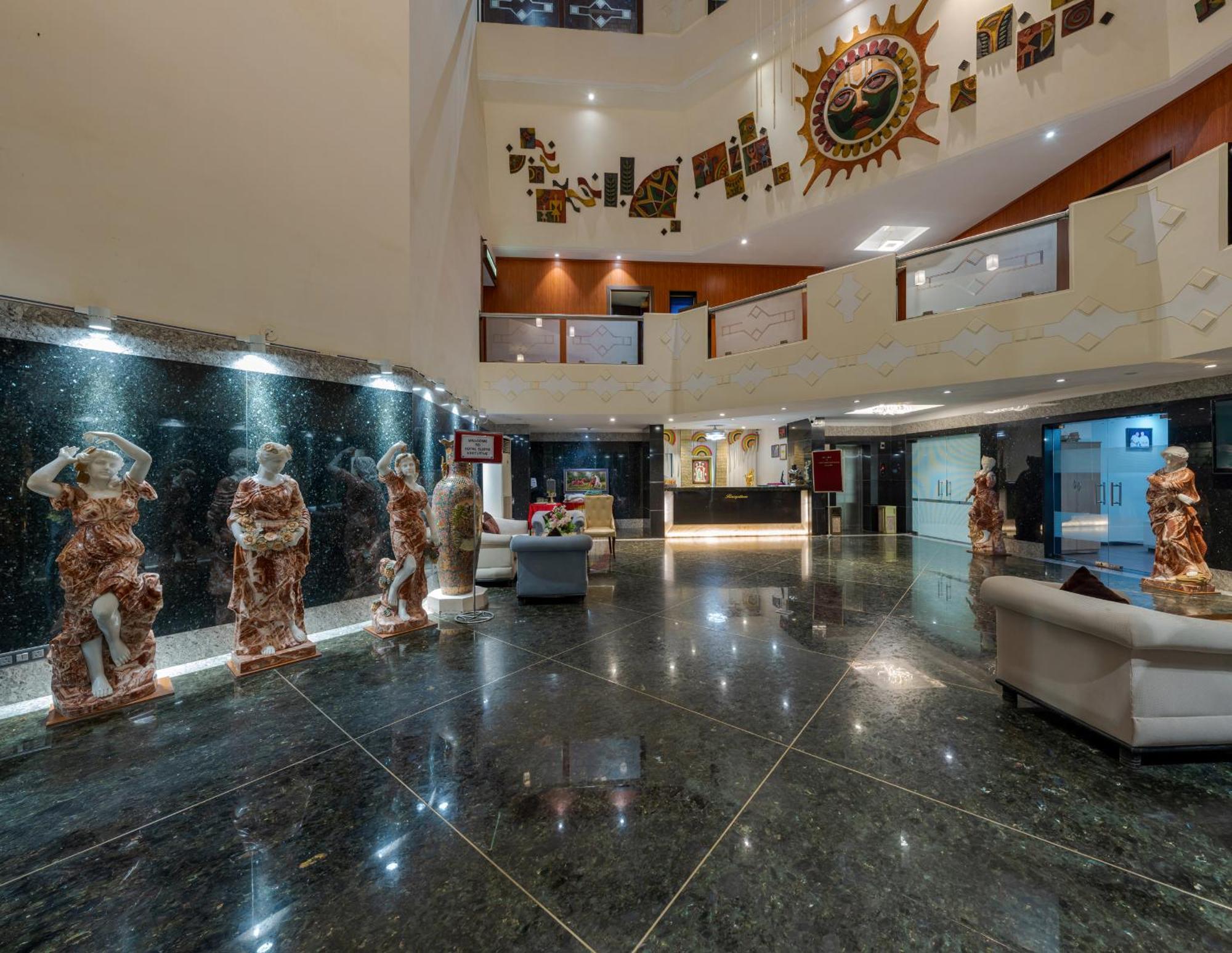Hotel Surya Executive 3 Star Hotel Солапур Экстерьер фото